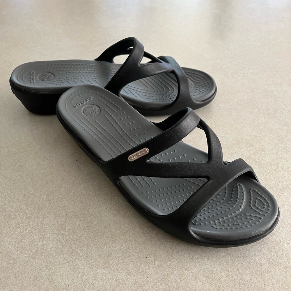 CROCS size 7 slip on sandals in Black with grey foot bed